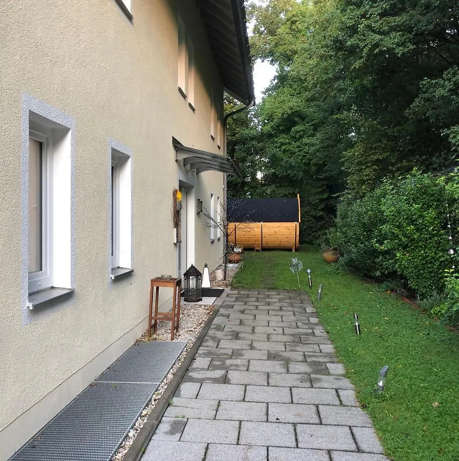 Holz-Wohnfass In Muenchen-Nymphenburg Lägenhet 0*, München