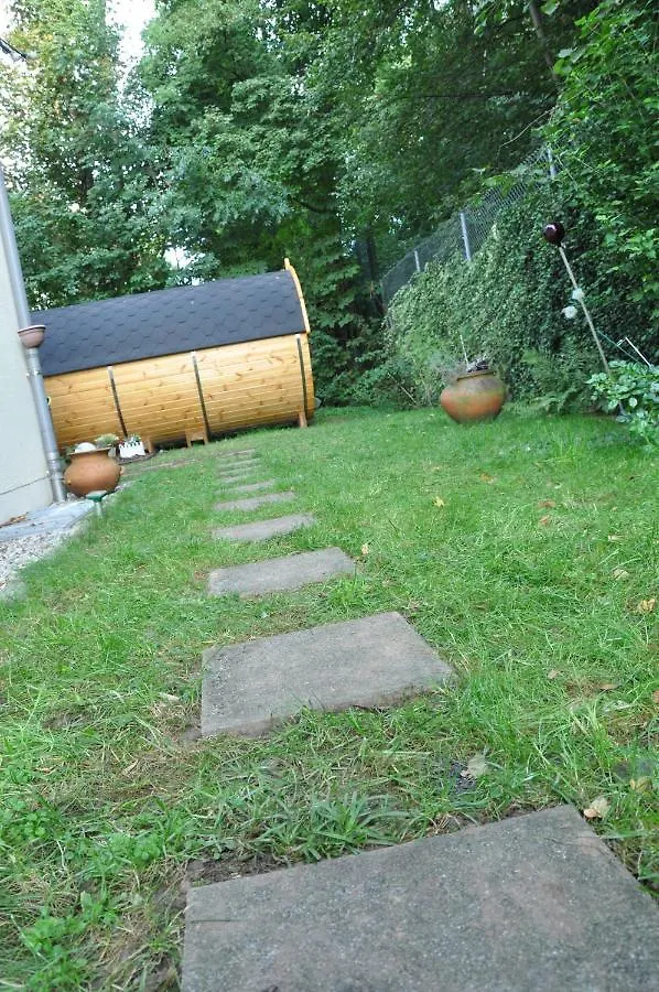 Holz-Wohnfass In Muenchen-Nymphenburg Lägenhet München