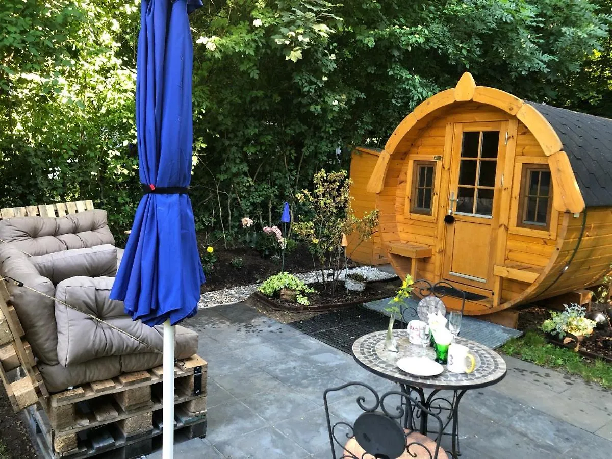 Holz-Wohnfass In Muenchen-Nymphenburg Lägenhet