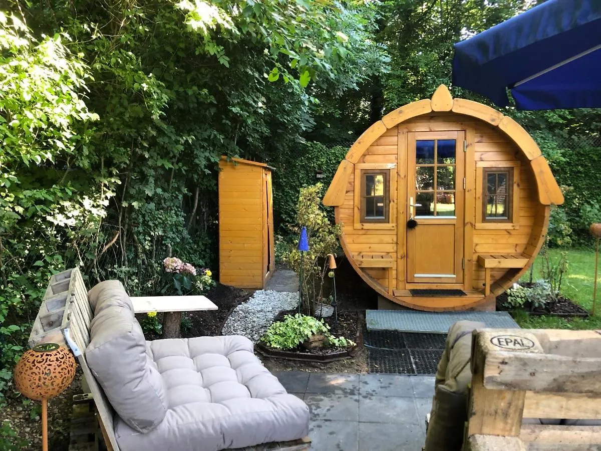 Holz-Wohnfass In Muenchen-Nymphenburg Apartment
