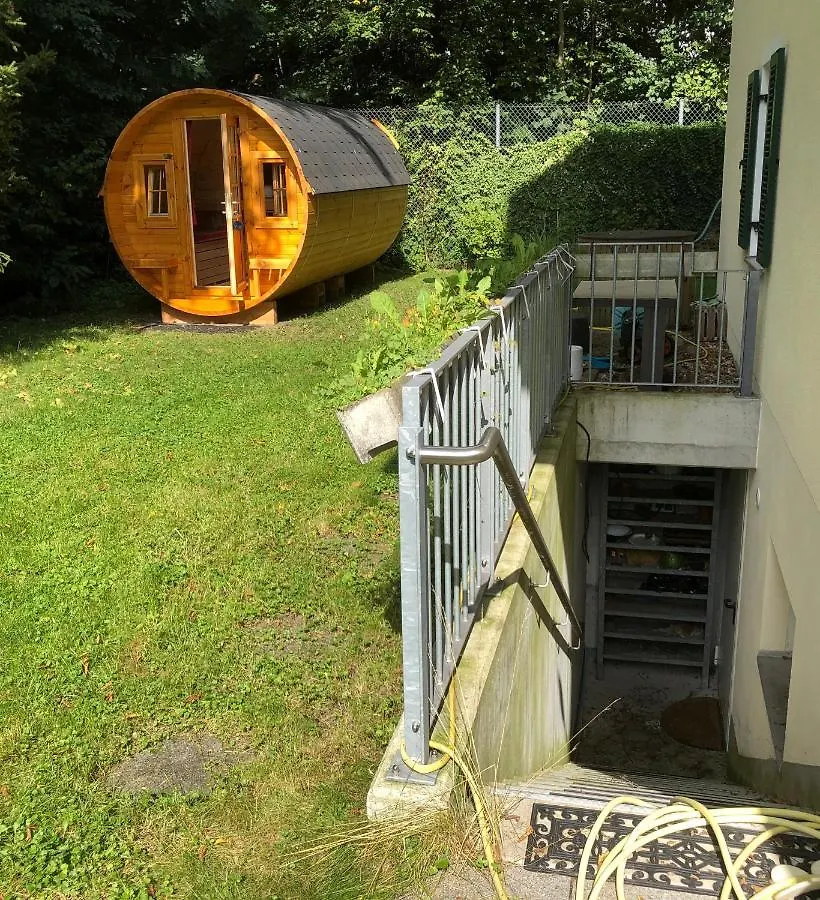 Appartement Holz-Wohnfass In Muenchen-Nymphenburg